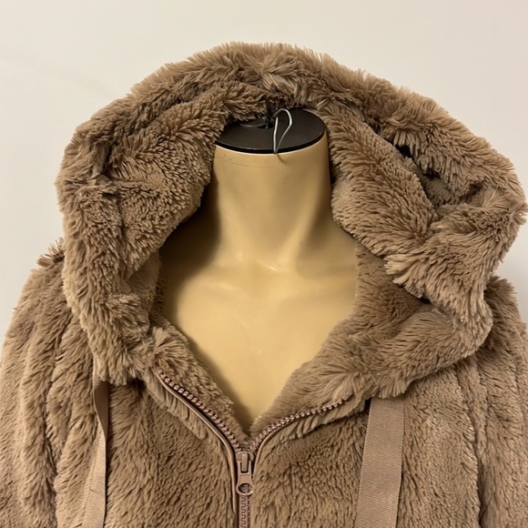 BNWT Fuzzy Sweater - Picture 3 of 5